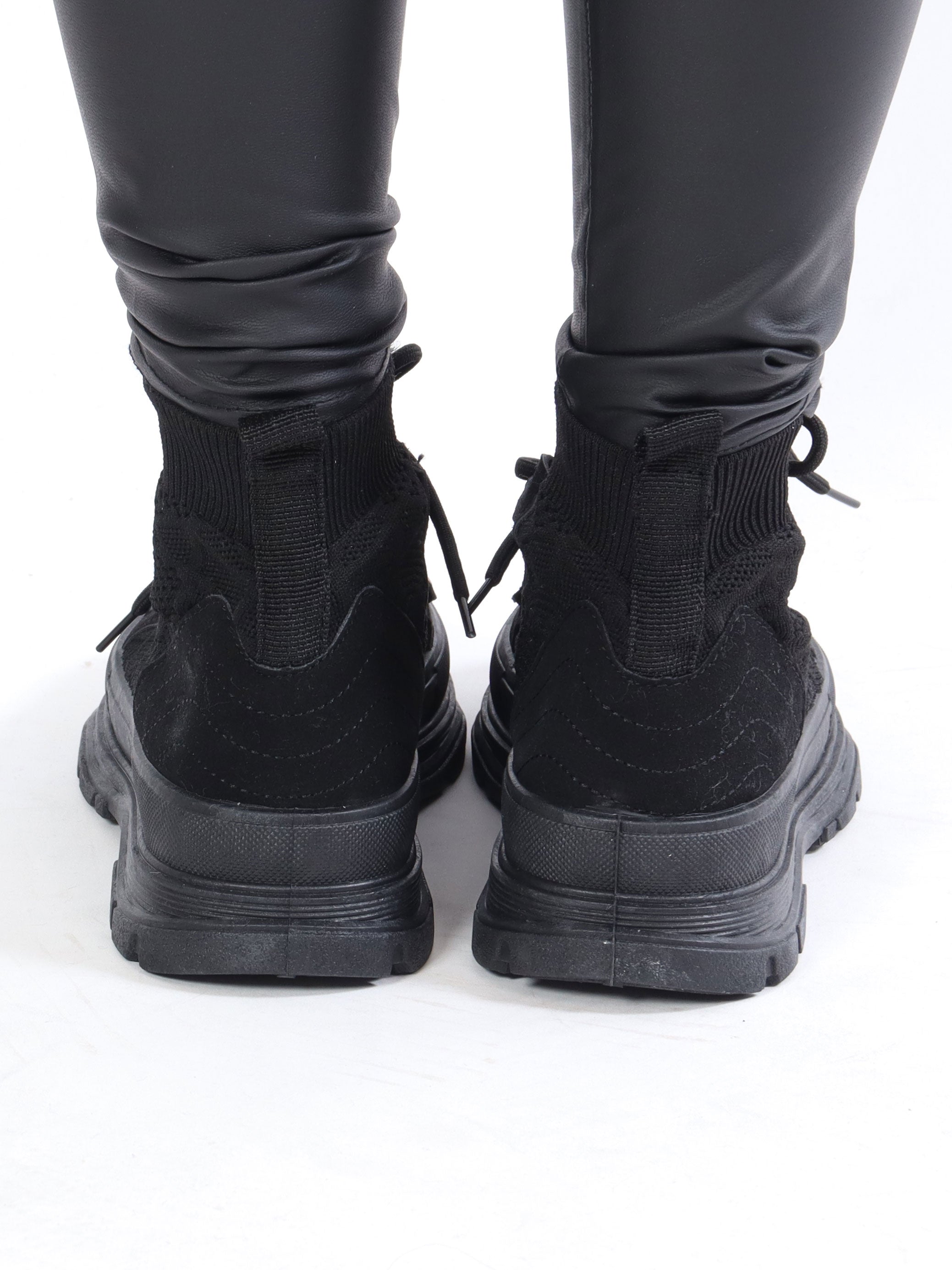 Liva - Sock sneakers med spetsdetaljer - Beige